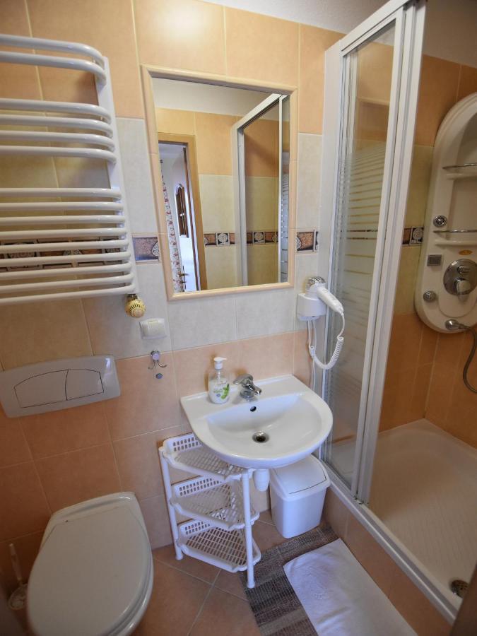 Pokoje Goscinne Budzowie Czarna Gora Bagian luar foto